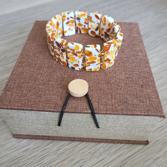 Unique baltic amber stretchable bracelet in a box - Picture 3 of 4